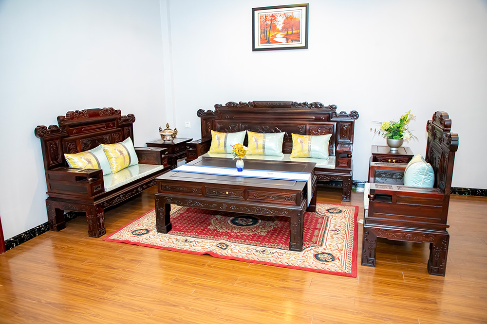 中式红木沙发（单人沙发、三人沙发、茶几、花架）